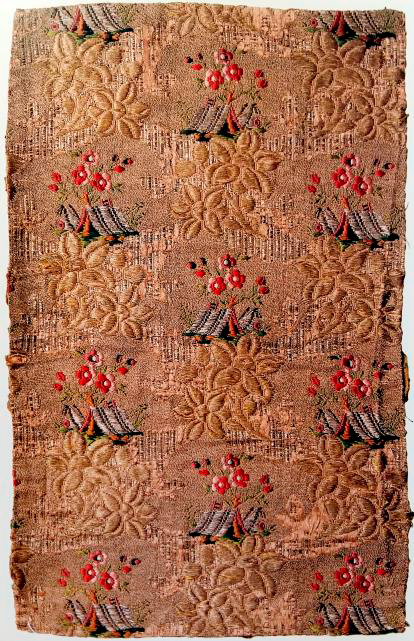 Imagen 8. Tejido con decoraciones tipo chinoiserie. Técnica: Brocatel. En: Instituto de Valencia de Don Juan (Madrid).